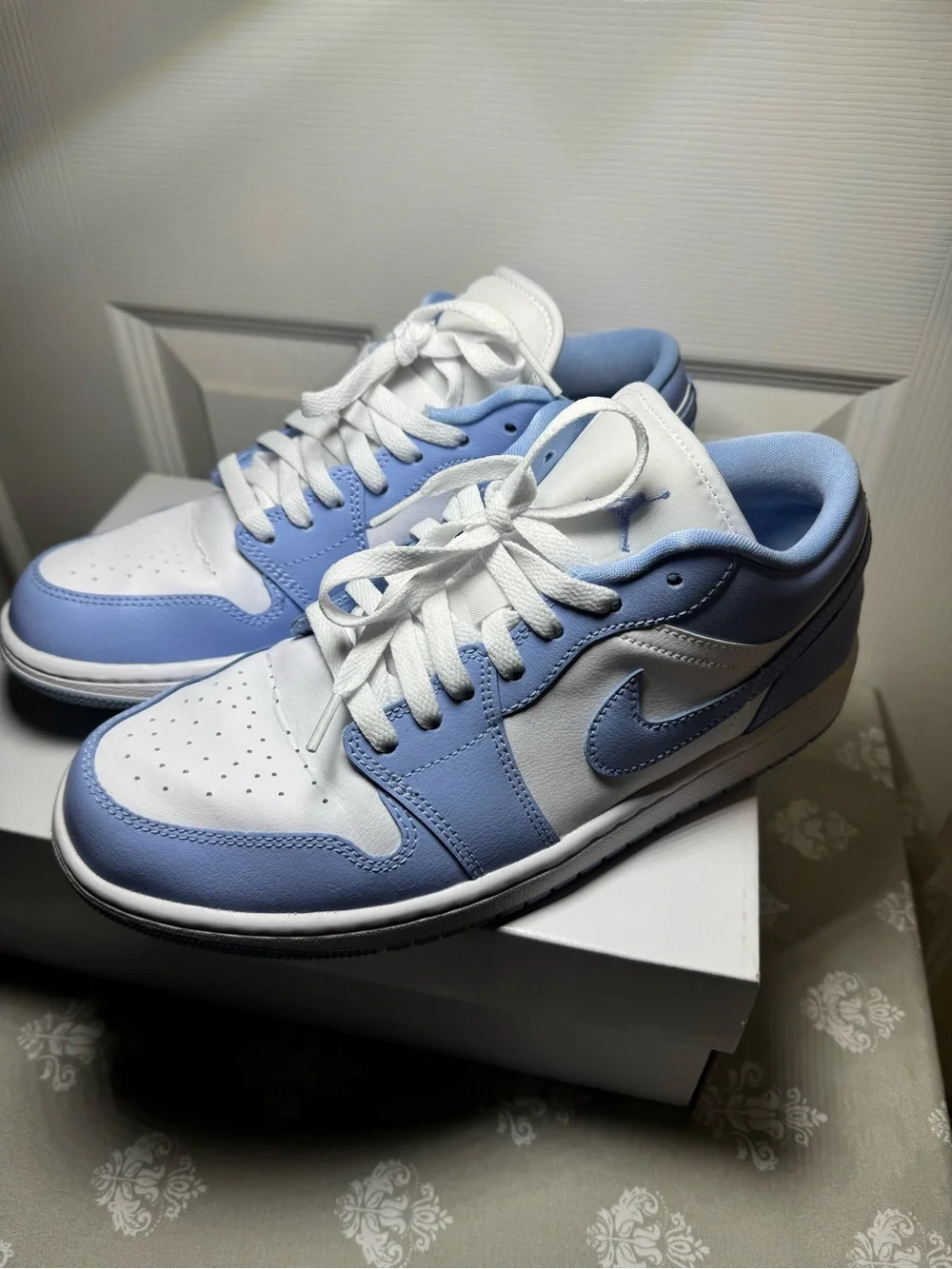 Nike Low Top Sneakers - White & Light Blue - Air Jordan 1 Low